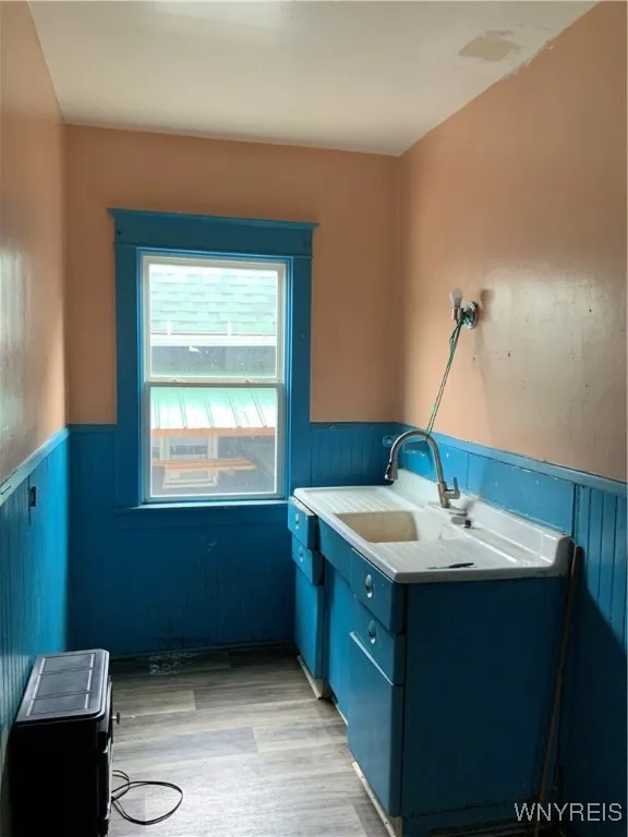 562 Fargo Avenue, Buffalo, New York 14213, Buffalo, New York 14213, 2 Bedrooms Bedrooms, 5 Rooms Rooms,1 BathroomBathrooms,Residential Lease,For Rent,562 Fargo Avenue, Buffalo, New York 14213,B1632738