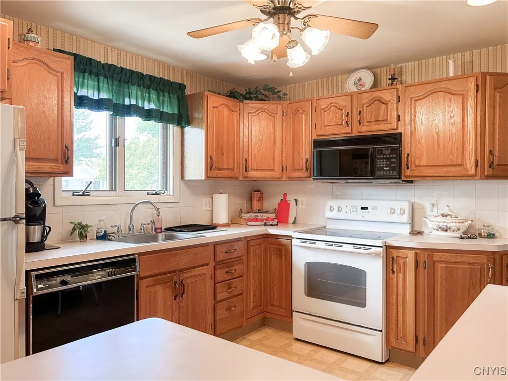 6463 Wembridge Drive, Dewitt, New York 13057, De Witt, New York 13057, 3 Bedrooms Bedrooms, 10 Rooms Rooms,1 BathroomBathrooms,Residential,Closed,6463 Wembridge Drive, Dewitt, New York 13057,0,S1632489