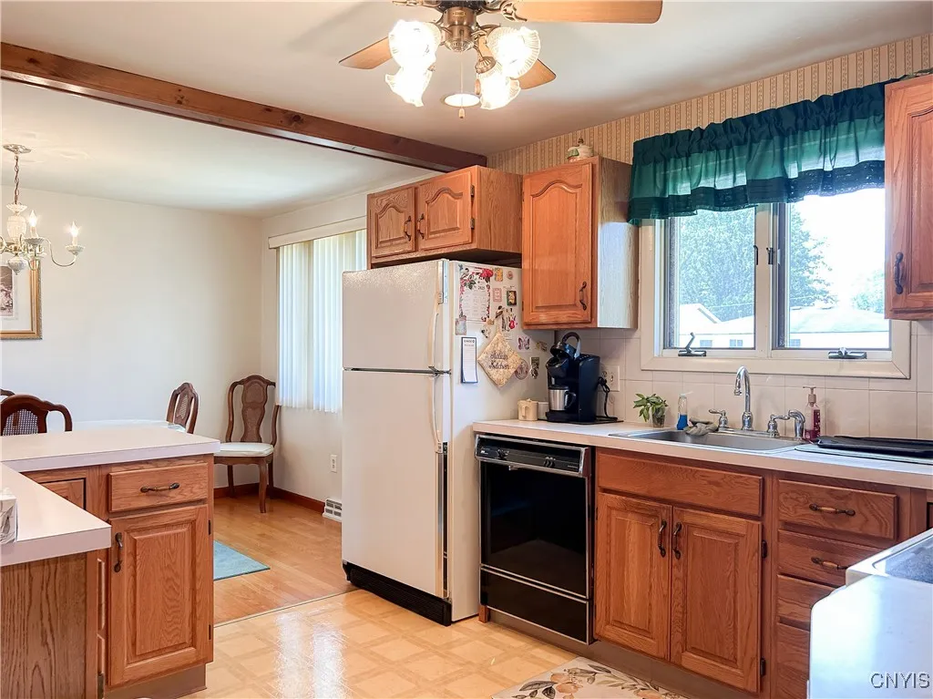 6463 Wembridge Drive, Dewitt, New York 13057, De Witt, New York 13057, 3 Bedrooms Bedrooms, 10 Rooms Rooms,1 BathroomBathrooms,Residential,Closed,6463 Wembridge Drive, Dewitt, New York 13057,0,S1632489