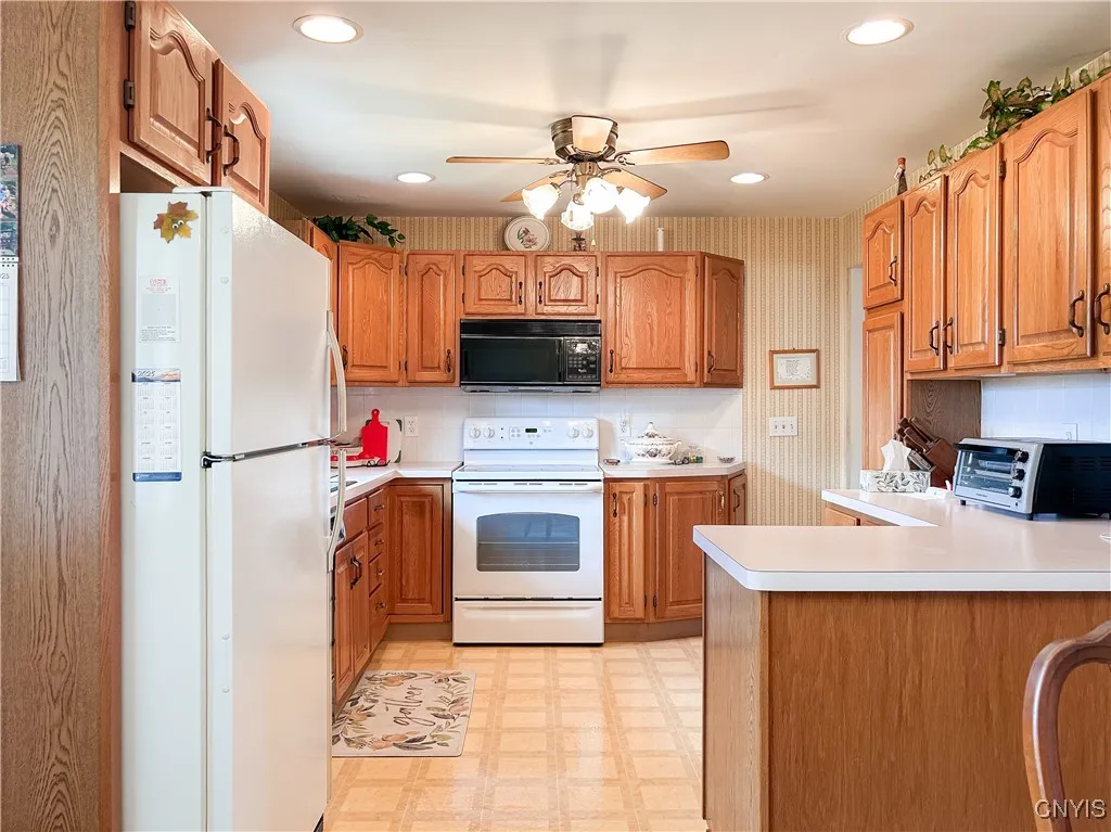 6463 Wembridge Drive, Dewitt, New York 13057, De Witt, New York 13057, 3 Bedrooms Bedrooms, 10 Rooms Rooms,1 BathroomBathrooms,Residential,Closed,6463 Wembridge Drive, Dewitt, New York 13057,0,S1632489