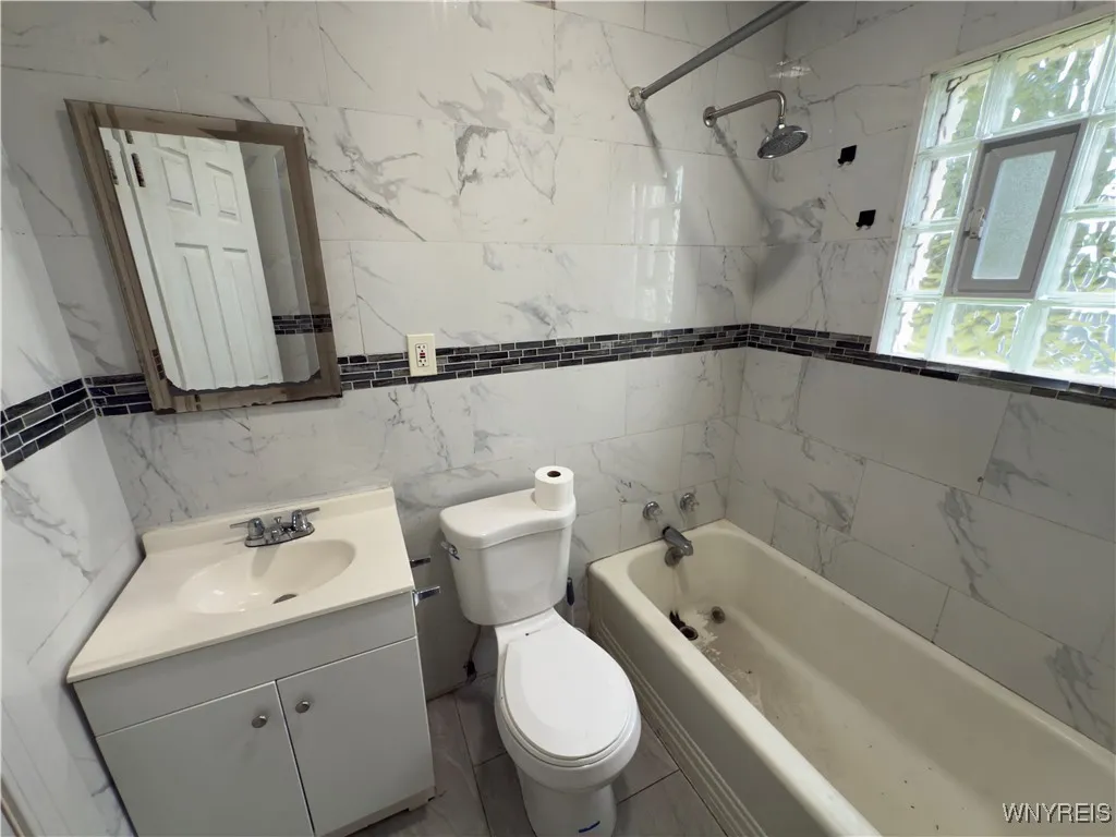 198 Grape Street, Buffalo, New York 14204, Buffalo, New York 14204, 4 Bedrooms Bedrooms, 9 Rooms Rooms,1 BathroomBathrooms,Residential,For Sale,198 Grape Street, Buffalo, New York 14204,B1632729