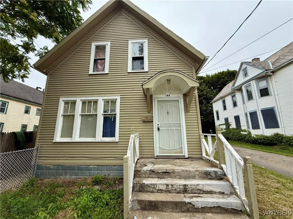 198 Grape Street, Buffalo, New York 14204, Buffalo, New York 14204, 4 Bedrooms Bedrooms, 9 Rooms Rooms,1 BathroomBathrooms,Residential,For Sale,198 Grape Street, Buffalo, New York 14204,B1632729