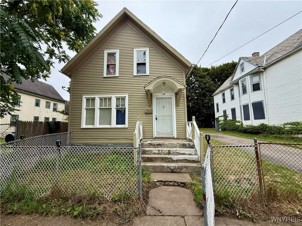 198 Grape Street, Buffalo, New York 14204, Buffalo, New York 14204, 4 Bedrooms Bedrooms, 9 Rooms Rooms,1 BathroomBathrooms,Residential,For Sale,198 Grape Street, Buffalo, New York 14204,B1632729