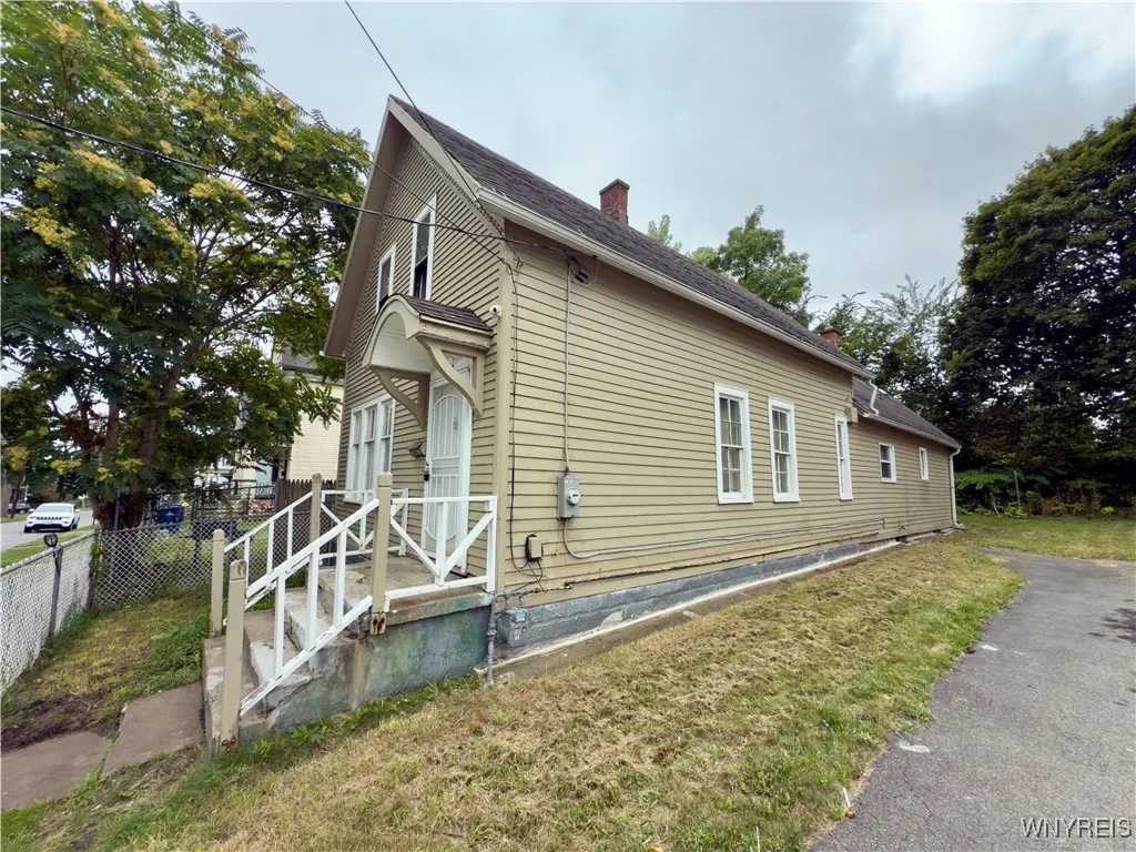 198 Grape Street, Buffalo, New York 14204, Buffalo, New York 14204, 4 Bedrooms Bedrooms, 9 Rooms Rooms,1 BathroomBathrooms,Residential,For Sale,198 Grape Street, Buffalo, New York 14204,B1632729