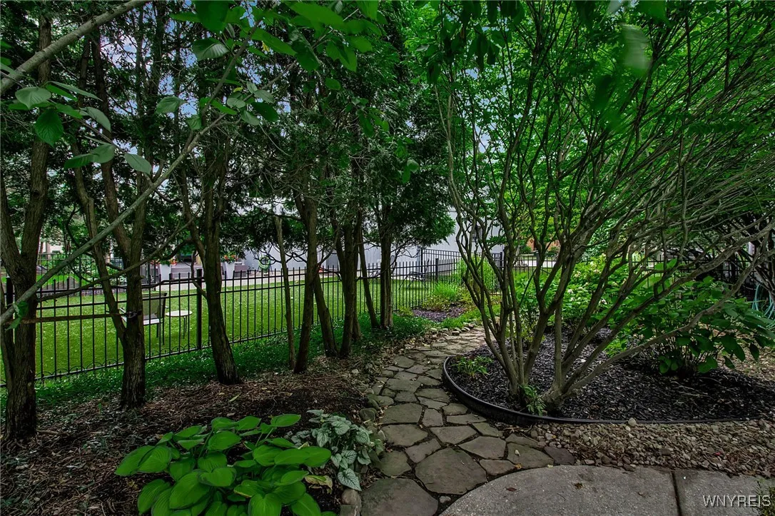 132 Southwedge Drive, Amherst, New York 14068, Amherst, New York 14068, 4 Bedrooms Bedrooms, 8 Rooms Rooms,2 BathroomsBathrooms,Residential,Closed,132 Southwedge Drive, Amherst, New York 14068,0,B1631272