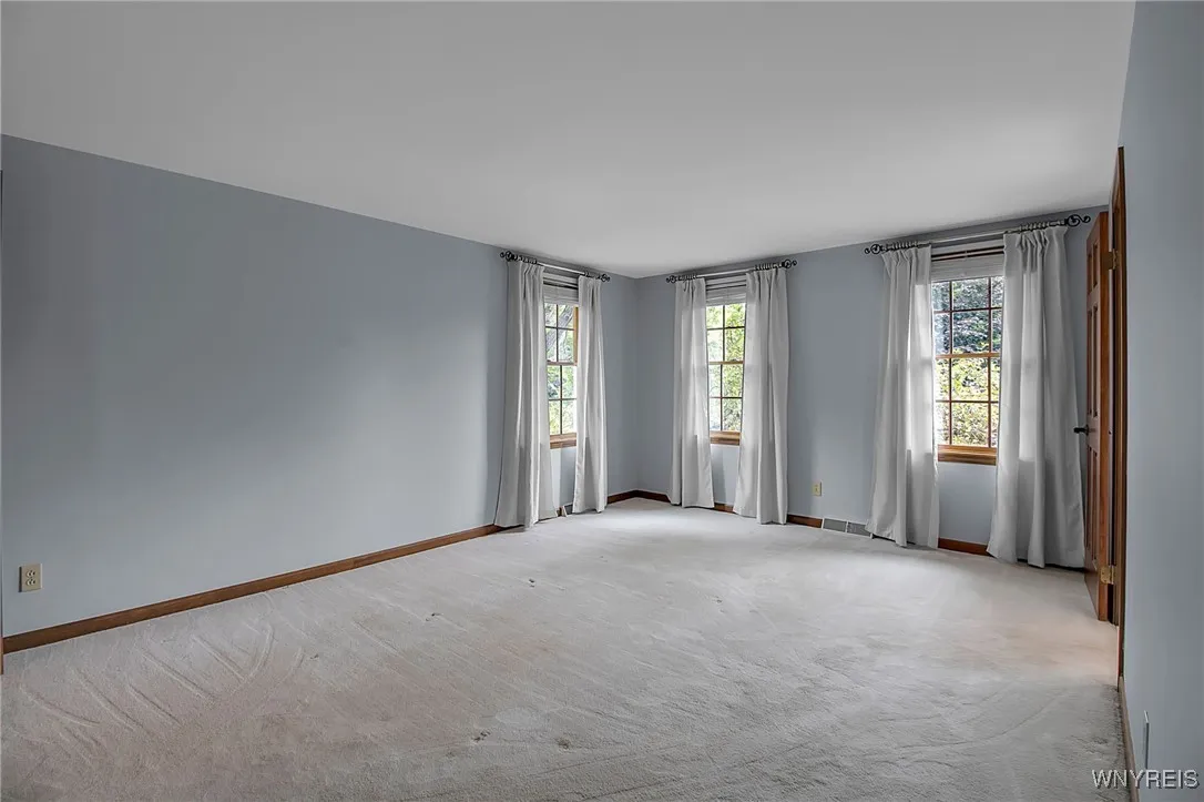 132 Southwedge Drive, Amherst, New York 14068, Amherst, New York 14068, 4 Bedrooms Bedrooms, 8 Rooms Rooms,2 BathroomsBathrooms,Residential,Closed,132 Southwedge Drive, Amherst, New York 14068,0,B1631272