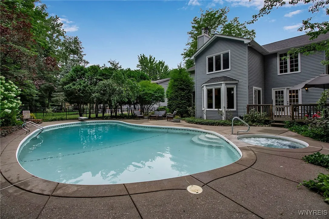 132 Southwedge Drive, Amherst, New York 14068, Amherst, New York 14068, 4 Bedrooms Bedrooms, 8 Rooms Rooms,2 BathroomsBathrooms,Residential,Closed,132 Southwedge Drive, Amherst, New York 14068,0,B1631272