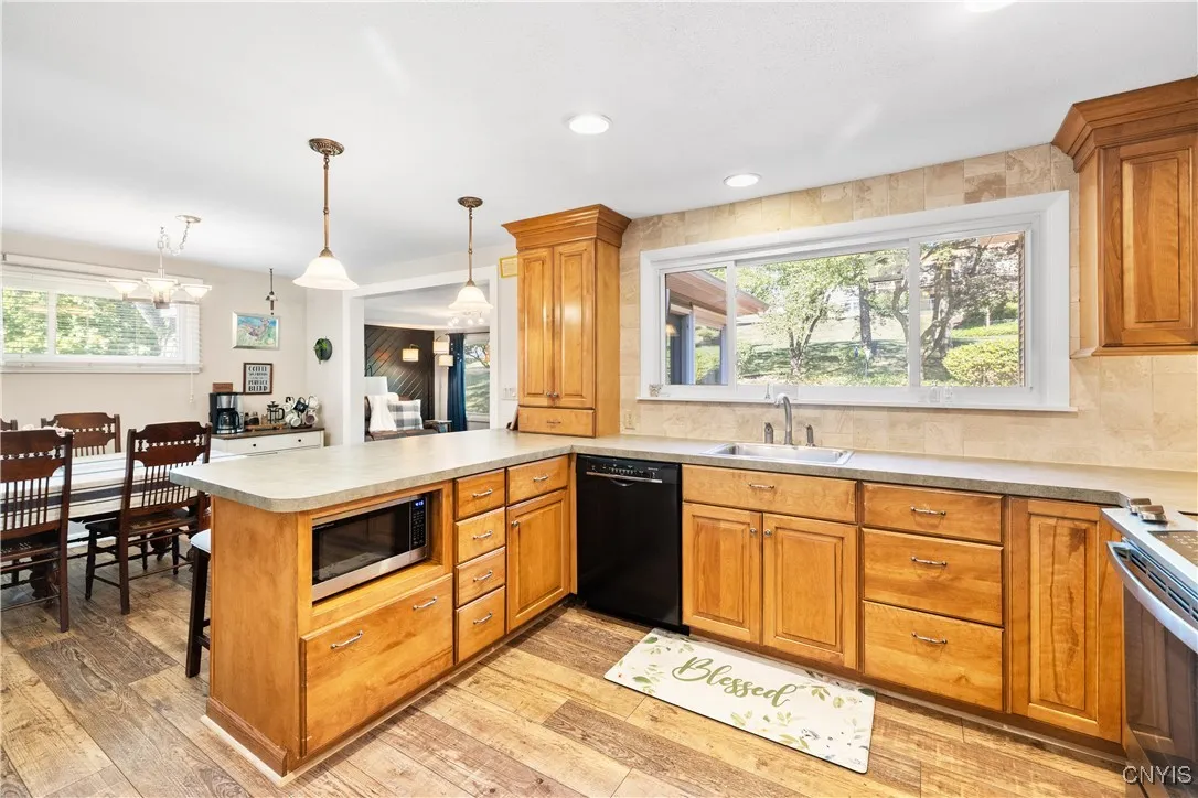 423 Churchill Lane, Manlius, New York 13066, Manlius, New York 13066, 5 Bedrooms Bedrooms, 10 Rooms Rooms,2 BathroomsBathrooms,Residential,Closed,423 Churchill Lane, Manlius, New York 13066,0,S1632313