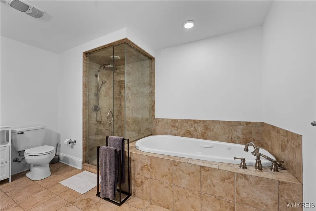 132 Lakefront Boulevard 404, Buffalo, New York 142, Buffalo, New York 14202, 2 Bedrooms Bedrooms, 8 Rooms Rooms,2 BathroomsBathrooms,Residential,For Sale,132 Lakefront Boulevard 404, Buffalo, New York 142,0,B1627802