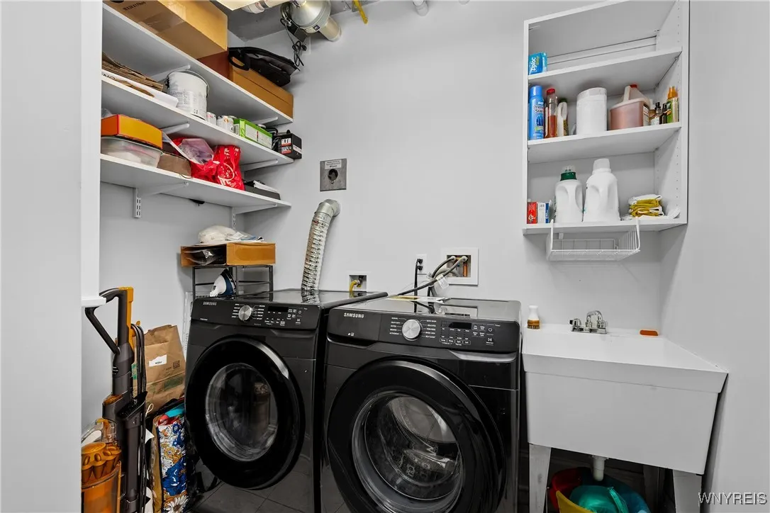 132 Lakefront Boulevard 404, Buffalo, New York 142, Buffalo, New York 14202, 2 Bedrooms Bedrooms, 8 Rooms Rooms,2 BathroomsBathrooms,Residential,For Sale,132 Lakefront Boulevard 404, Buffalo, New York 142,0,B1627802