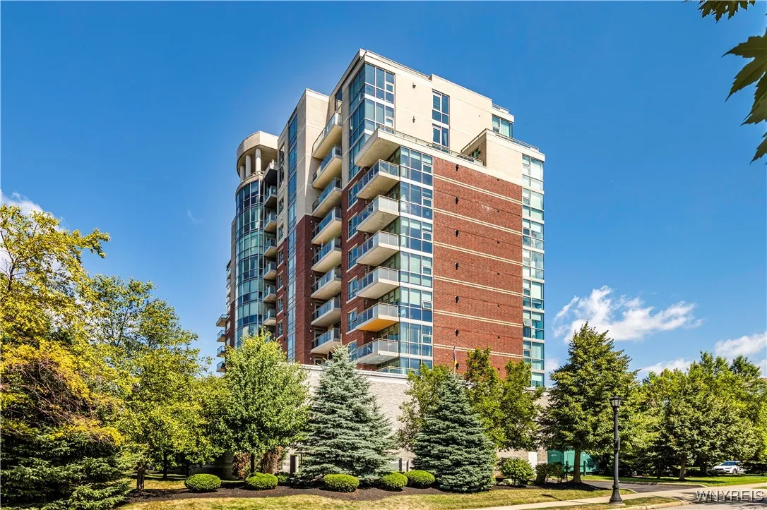 132 Lakefront Boulevard 404, Buffalo, New York 142, Buffalo, New York 14202, 2 Bedrooms Bedrooms, 8 Rooms Rooms,2 BathroomsBathrooms,Residential,For Sale,132 Lakefront Boulevard 404, Buffalo, New York 142,0,B1627802