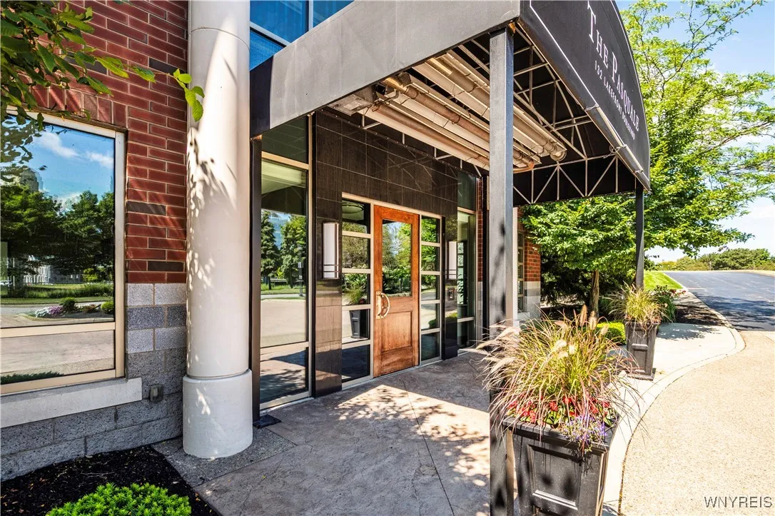 132 Lakefront Boulevard 404, Buffalo, New York 142, Buffalo, New York 14202, 2 Bedrooms Bedrooms, 8 Rooms Rooms,2 BathroomsBathrooms,Residential,For Sale,132 Lakefront Boulevard 404, Buffalo, New York 142,0,B1627802