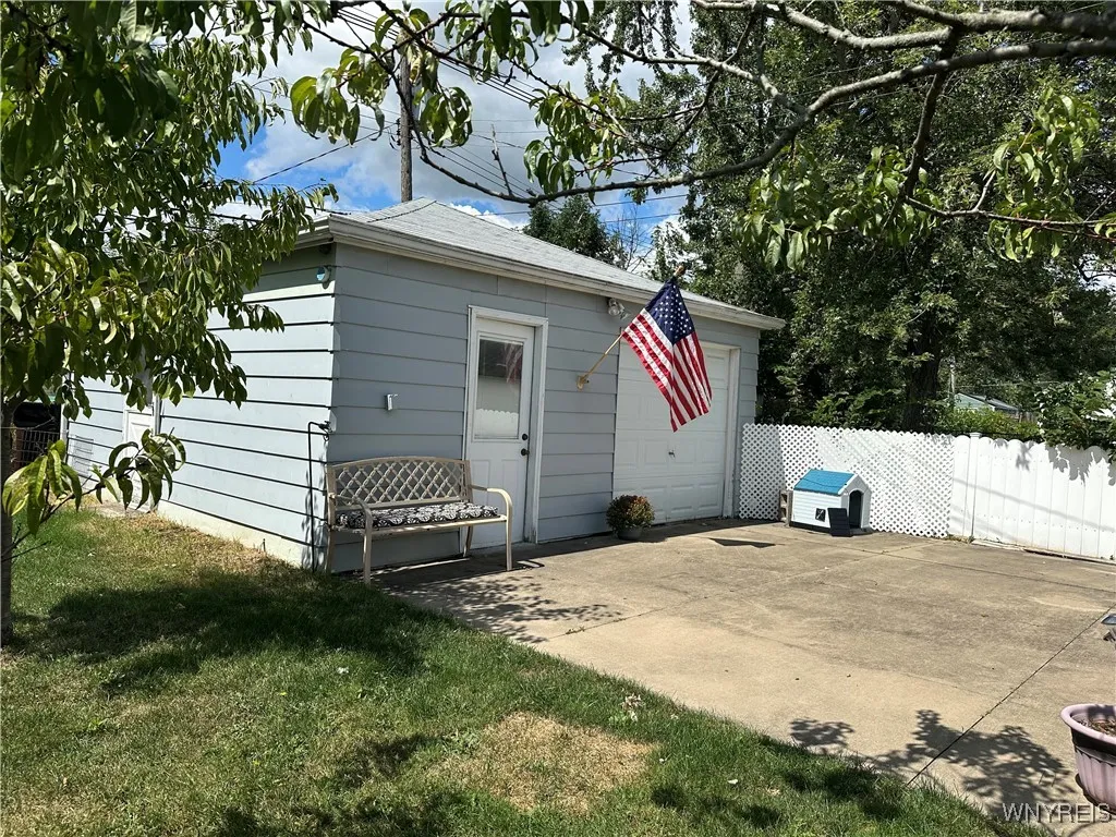 550 Montrose Avenue, Tonawanda, New York 14223, Tonawanda, New York 14223, 3 Bedrooms Bedrooms, 6 Rooms Rooms,2 BathroomsBathrooms,Residential,For Sale,550 Montrose Avenue, Tonawanda, New York 14223,0,B1632301