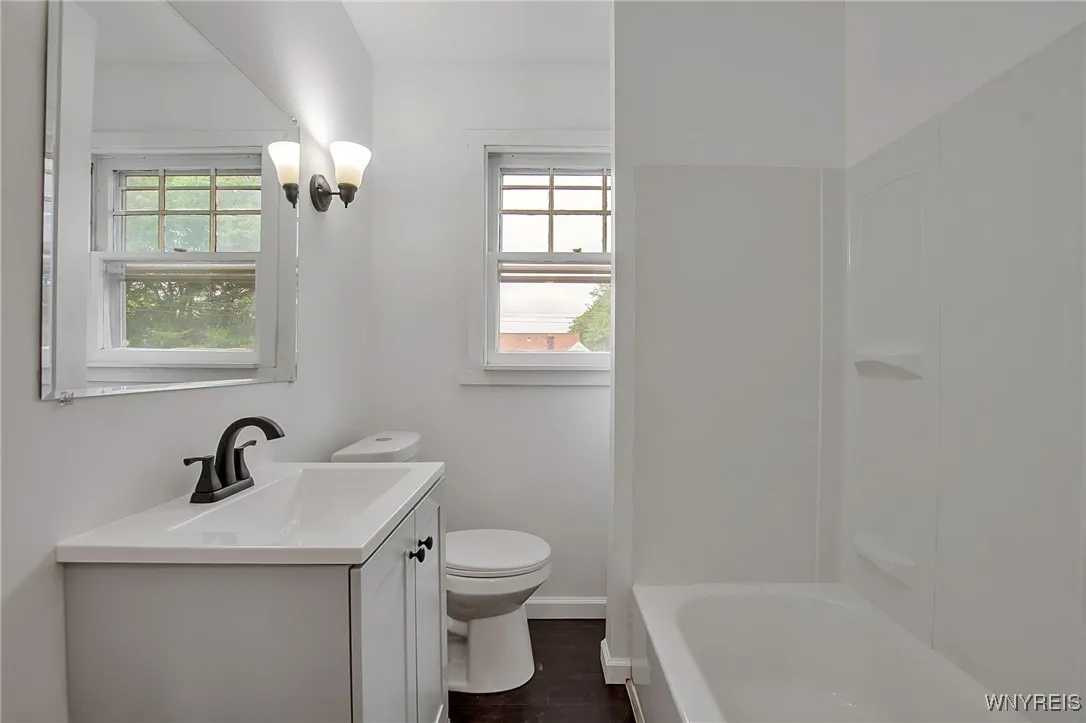 1226 Roselle Avenue, Niagara Falls, New York 14305, Niagara Falls, New York 14305, 5 Bedrooms Bedrooms, 11 Rooms Rooms,2 BathroomsBathrooms,Residential,Closed,1226 Roselle Avenue, Niagara Falls, New York 14305,0,B1632502