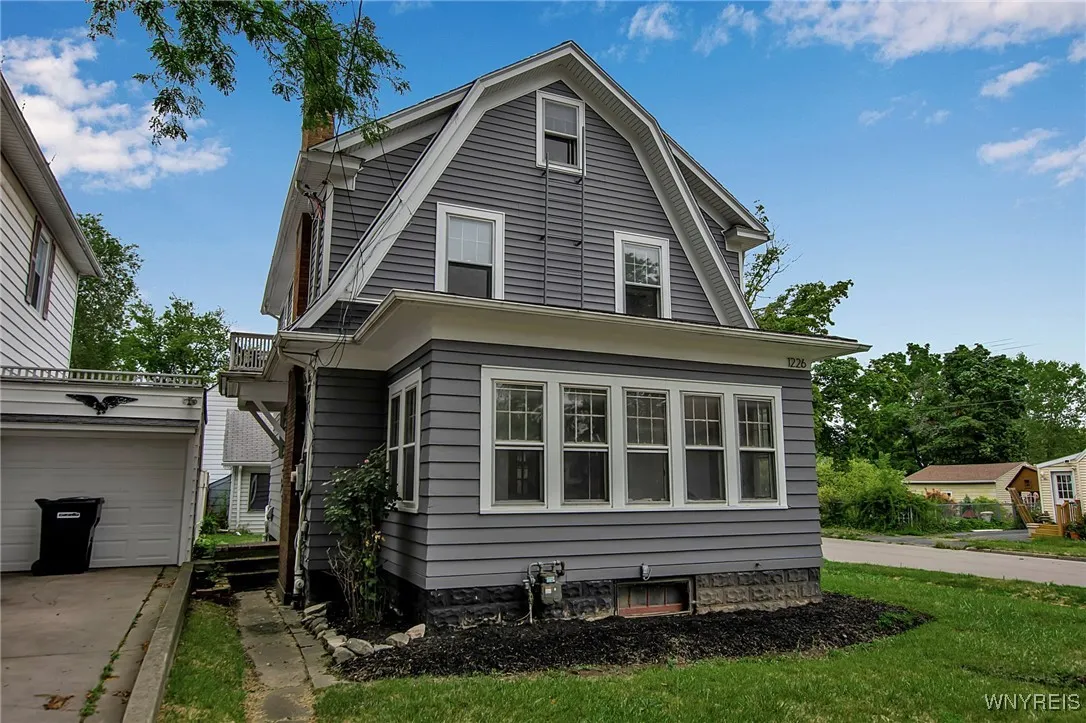 1226 Roselle Avenue, Niagara Falls, New York 14305, Niagara Falls, New York 14305, 5 Bedrooms Bedrooms, 11 Rooms Rooms,2 BathroomsBathrooms,Residential,Closed,1226 Roselle Avenue, Niagara Falls, New York 14305,0,B1632502