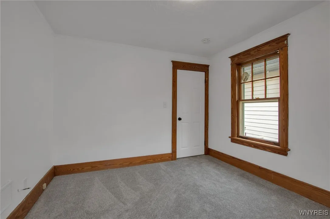 1226 Roselle Avenue, Niagara Falls, New York 14305, Niagara Falls, New York 14305, 5 Bedrooms Bedrooms, 11 Rooms Rooms,2 BathroomsBathrooms,Residential,Closed,1226 Roselle Avenue, Niagara Falls, New York 14305,0,B1632502