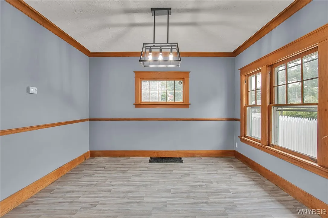 1226 Roselle Avenue, Niagara Falls, New York 14305, Niagara Falls, New York 14305, 5 Bedrooms Bedrooms, 11 Rooms Rooms,2 BathroomsBathrooms,Residential,Closed,1226 Roselle Avenue, Niagara Falls, New York 14305,0,B1632502