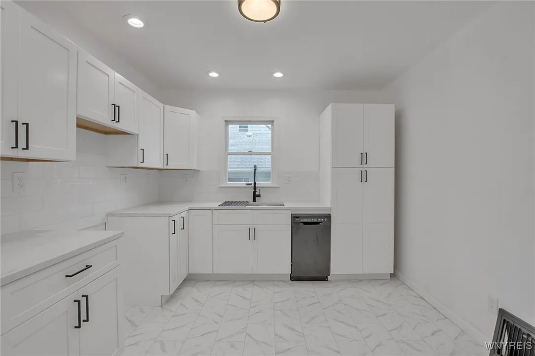 1226 Roselle Avenue, Niagara Falls, New York 14305, Niagara Falls, New York 14305, 5 Bedrooms Bedrooms, 11 Rooms Rooms,2 BathroomsBathrooms,Residential,Closed,1226 Roselle Avenue, Niagara Falls, New York 14305,0,B1632502