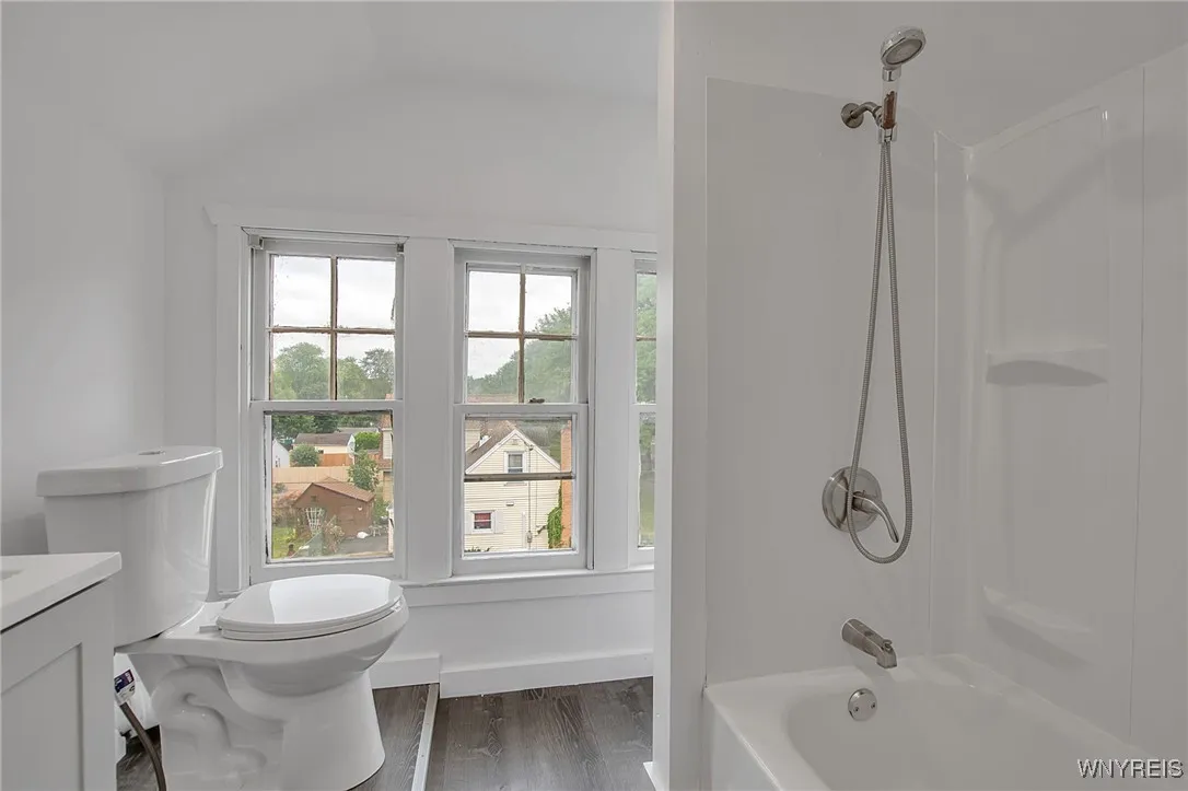 1226 Roselle Avenue, Niagara Falls, New York 14305, Niagara Falls, New York 14305, 5 Bedrooms Bedrooms, 11 Rooms Rooms,2 BathroomsBathrooms,Residential,Closed,1226 Roselle Avenue, Niagara Falls, New York 14305,0,B1632502