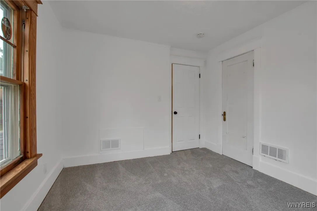 1226 Roselle Avenue, Niagara Falls, New York 14305, Niagara Falls, New York 14305, 5 Bedrooms Bedrooms, 11 Rooms Rooms,2 BathroomsBathrooms,Residential,Closed,1226 Roselle Avenue, Niagara Falls, New York 14305,0,B1632502