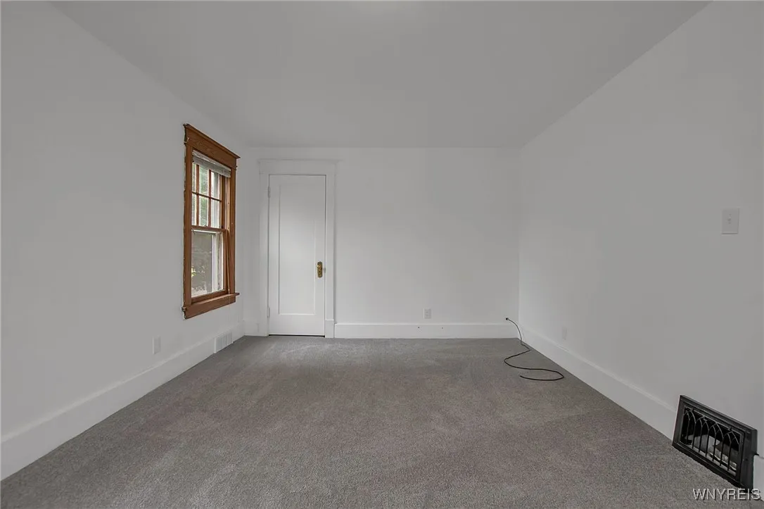 1226 Roselle Avenue, Niagara Falls, New York 14305, Niagara Falls, New York 14305, 5 Bedrooms Bedrooms, 11 Rooms Rooms,2 BathroomsBathrooms,Residential,Closed,1226 Roselle Avenue, Niagara Falls, New York 14305,0,B1632502