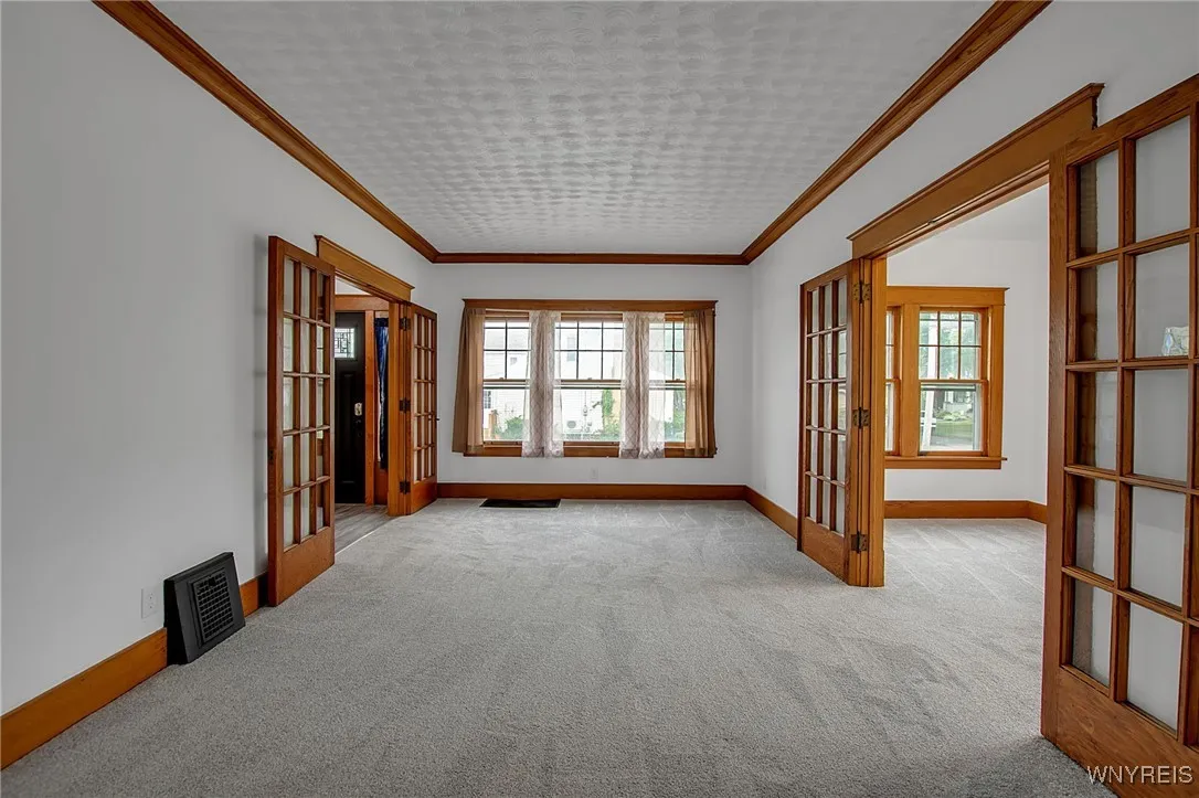 1226 Roselle Avenue, Niagara Falls, New York 14305, Niagara Falls, New York 14305, 5 Bedrooms Bedrooms, 11 Rooms Rooms,2 BathroomsBathrooms,Residential,Closed,1226 Roselle Avenue, Niagara Falls, New York 14305,0,B1632502