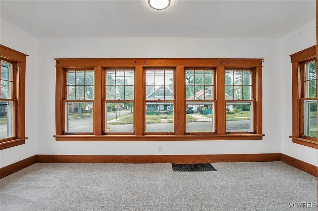 1226 Roselle Avenue, Niagara Falls, New York 14305, Niagara Falls, New York 14305, 5 Bedrooms Bedrooms, 11 Rooms Rooms,2 BathroomsBathrooms,Residential,Closed,1226 Roselle Avenue, Niagara Falls, New York 14305,0,B1632502