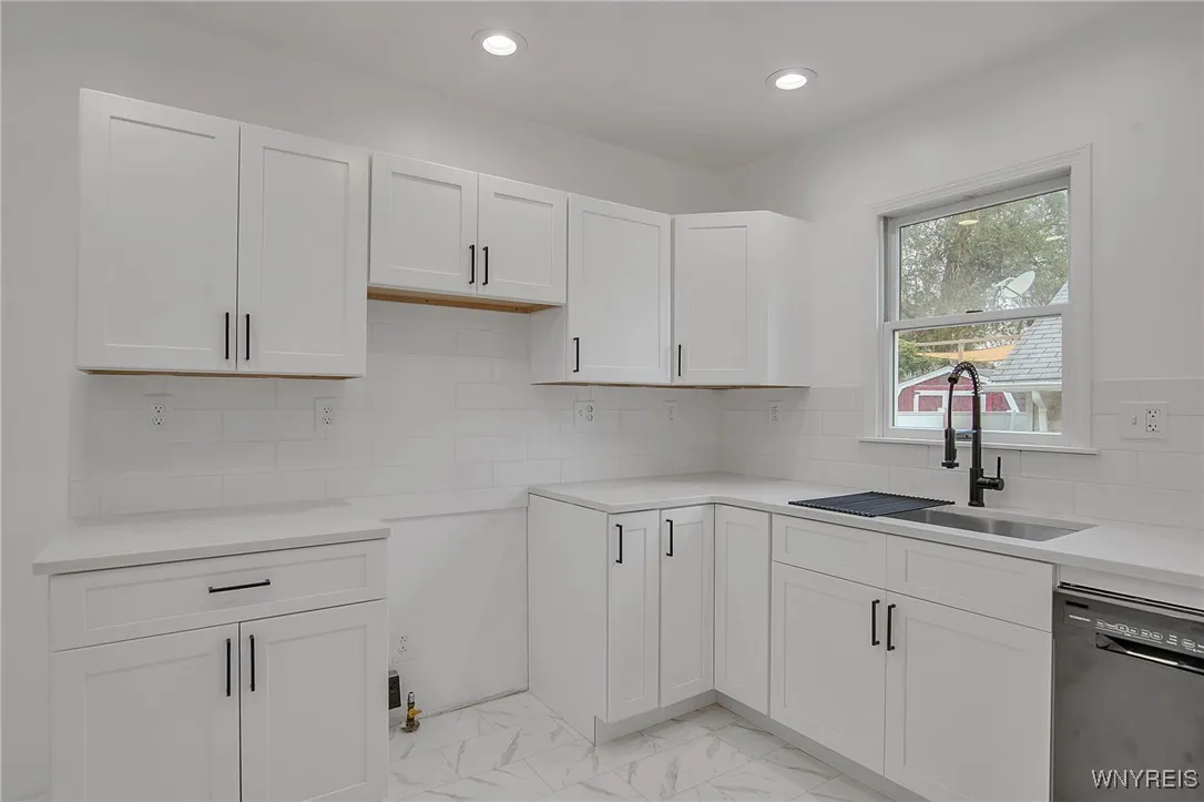 1226 Roselle Avenue, Niagara Falls, New York 14305, Niagara Falls, New York 14305, 5 Bedrooms Bedrooms, 11 Rooms Rooms,2 BathroomsBathrooms,Residential,Closed,1226 Roselle Avenue, Niagara Falls, New York 14305,0,B1632502