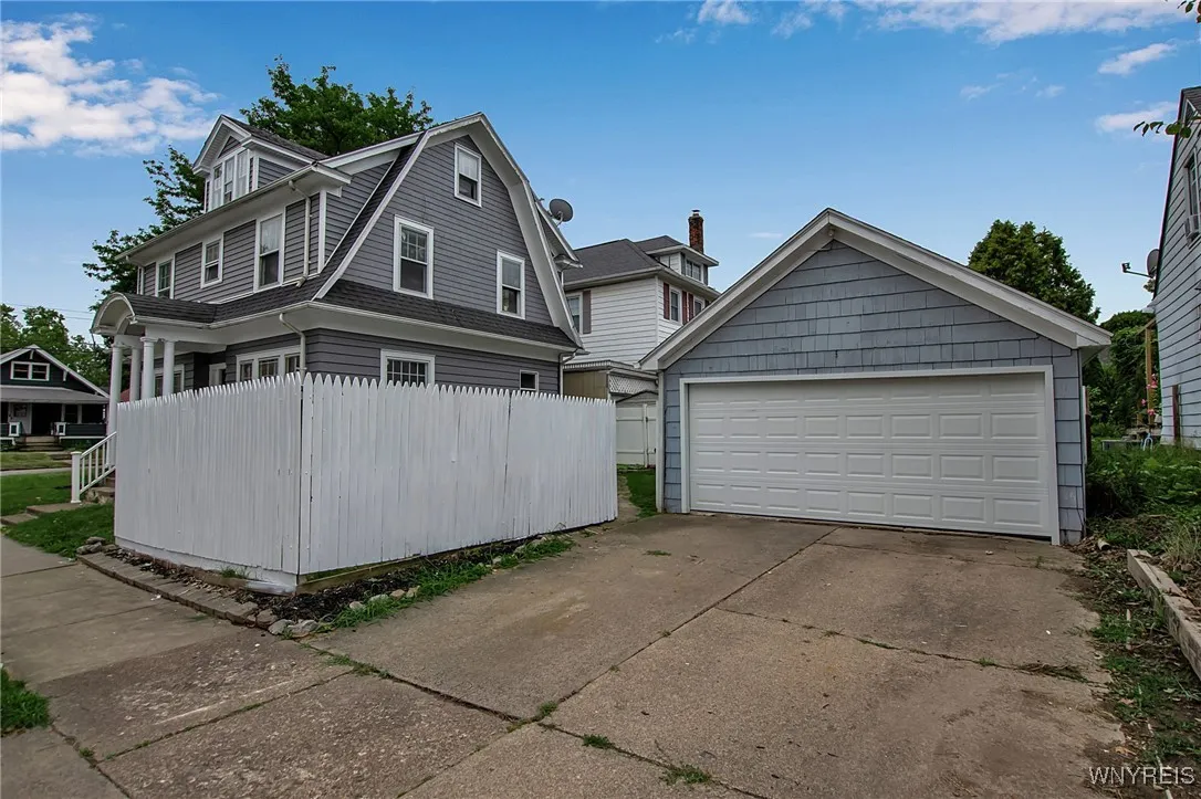 1226 Roselle Avenue, Niagara Falls, New York 14305, Niagara Falls, New York 14305, 5 Bedrooms Bedrooms, 11 Rooms Rooms,2 BathroomsBathrooms,Residential,Closed,1226 Roselle Avenue, Niagara Falls, New York 14305,0,B1632502