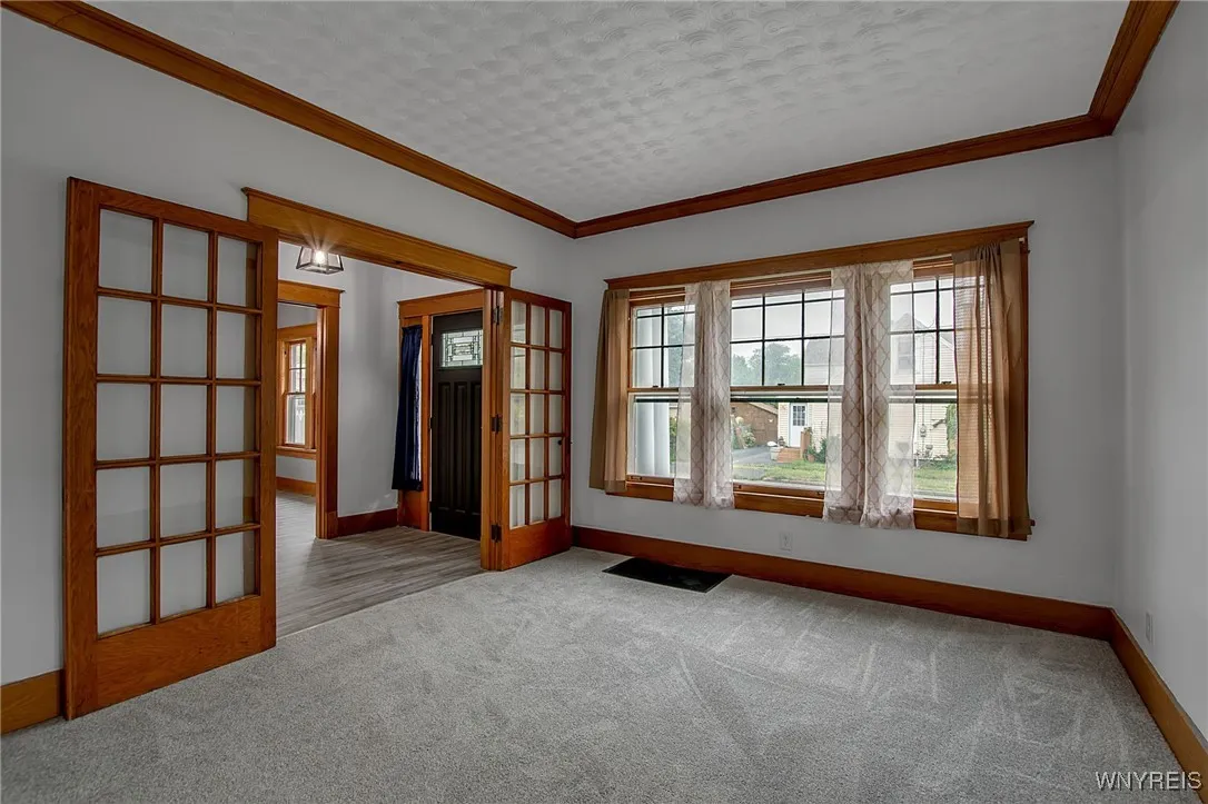 1226 Roselle Avenue, Niagara Falls, New York 14305, Niagara Falls, New York 14305, 5 Bedrooms Bedrooms, 11 Rooms Rooms,2 BathroomsBathrooms,Residential,Closed,1226 Roselle Avenue, Niagara Falls, New York 14305,0,B1632502