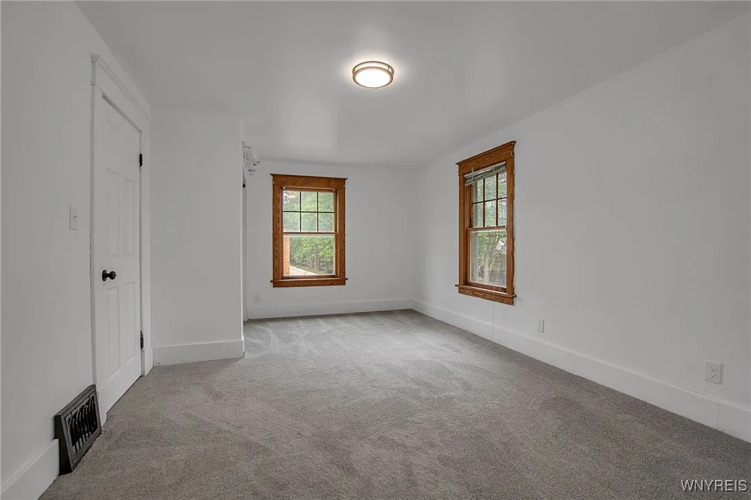 1226 Roselle Avenue, Niagara Falls, New York 14305, Niagara Falls, New York 14305, 5 Bedrooms Bedrooms, 11 Rooms Rooms,2 BathroomsBathrooms,Residential,Closed,1226 Roselle Avenue, Niagara Falls, New York 14305,0,B1632502