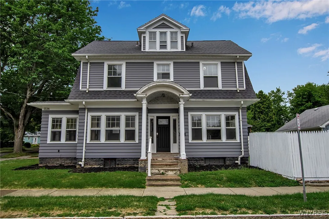 1226 Roselle Avenue, Niagara Falls, New York 14305, Niagara Falls, New York 14305, 5 Bedrooms Bedrooms, 11 Rooms Rooms,2 BathroomsBathrooms,Residential,Closed,1226 Roselle Avenue, Niagara Falls, New York 14305,0,B1632502
