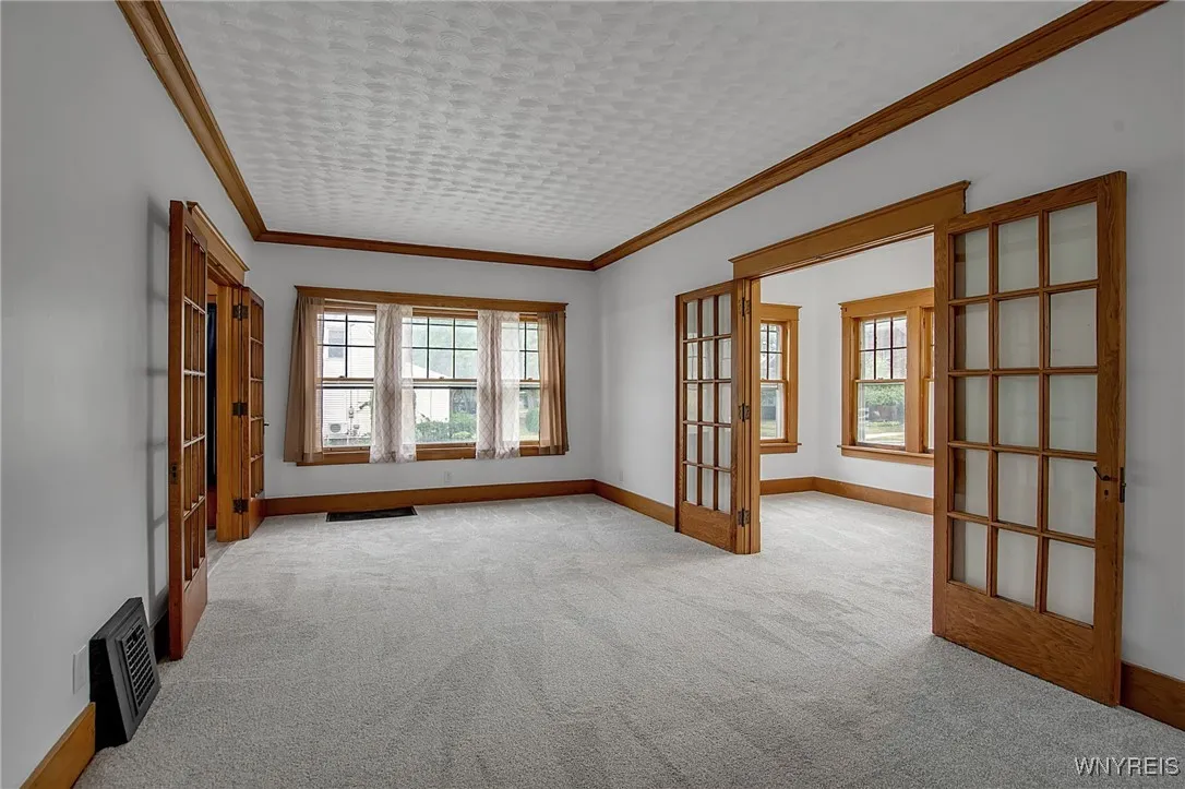 1226 Roselle Avenue, Niagara Falls, New York 14305, Niagara Falls, New York 14305, 5 Bedrooms Bedrooms, 11 Rooms Rooms,2 BathroomsBathrooms,Residential,Closed,1226 Roselle Avenue, Niagara Falls, New York 14305,0,B1632502