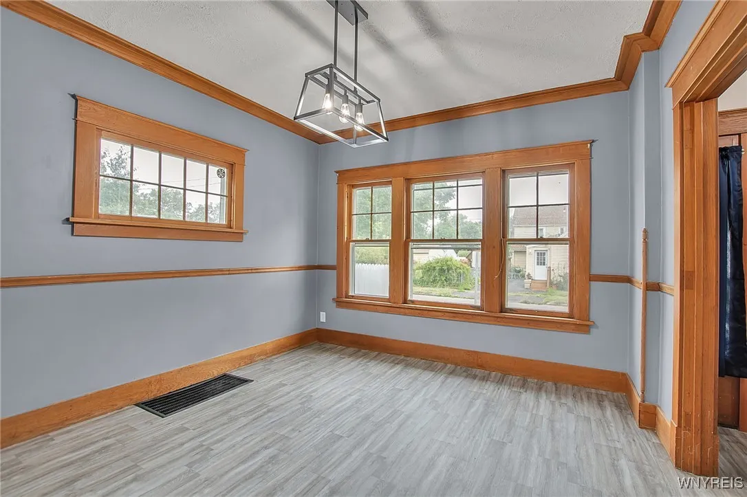 1226 Roselle Avenue, Niagara Falls, New York 14305, Niagara Falls, New York 14305, 5 Bedrooms Bedrooms, 11 Rooms Rooms,2 BathroomsBathrooms,Residential,Closed,1226 Roselle Avenue, Niagara Falls, New York 14305,0,B1632502