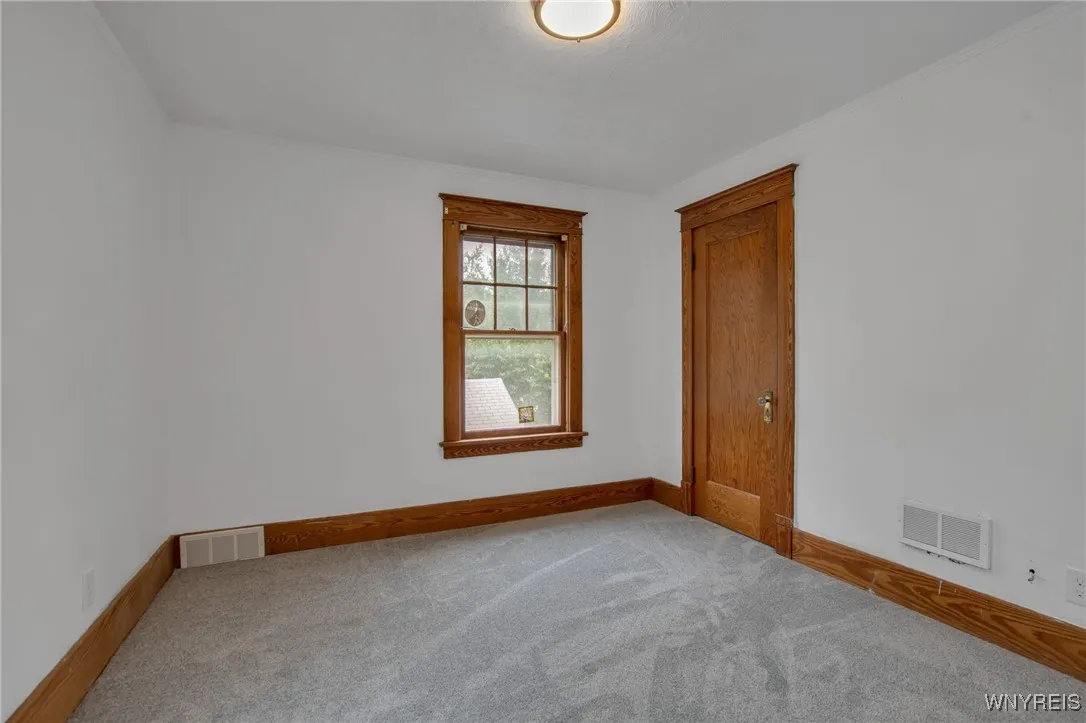 1226 Roselle Avenue, Niagara Falls, New York 14305, Niagara Falls, New York 14305, 5 Bedrooms Bedrooms, 11 Rooms Rooms,2 BathroomsBathrooms,Residential,Closed,1226 Roselle Avenue, Niagara Falls, New York 14305,0,B1632502