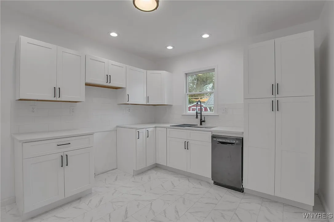 1226 Roselle Avenue, Niagara Falls, New York 14305, Niagara Falls, New York 14305, 5 Bedrooms Bedrooms, 11 Rooms Rooms,2 BathroomsBathrooms,Residential,Closed,1226 Roselle Avenue, Niagara Falls, New York 14305,0,B1632502