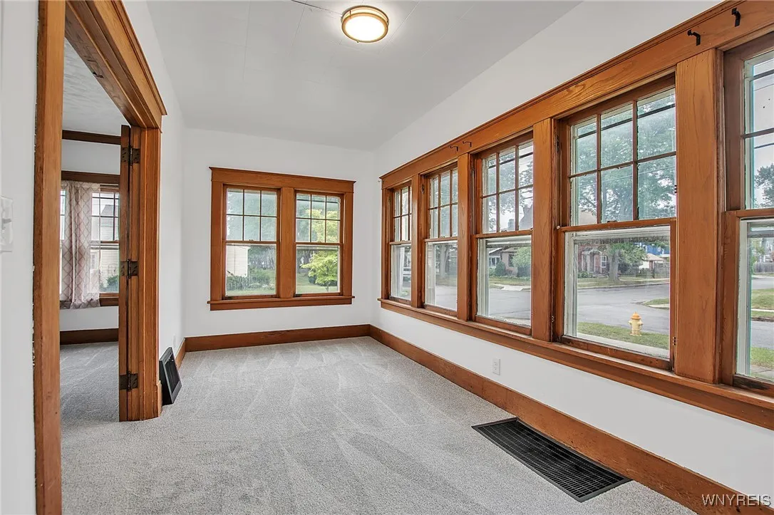 1226 Roselle Avenue, Niagara Falls, New York 14305, Niagara Falls, New York 14305, 5 Bedrooms Bedrooms, 11 Rooms Rooms,2 BathroomsBathrooms,Residential,Closed,1226 Roselle Avenue, Niagara Falls, New York 14305,0,B1632502