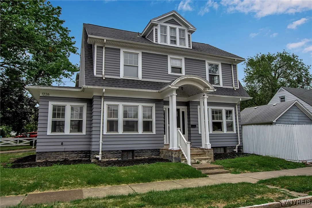 1226 Roselle Avenue, Niagara Falls, New York 14305, Niagara Falls, New York 14305, 5 Bedrooms Bedrooms, 11 Rooms Rooms,2 BathroomsBathrooms,Residential,Closed,1226 Roselle Avenue, Niagara Falls, New York 14305,0,B1632502