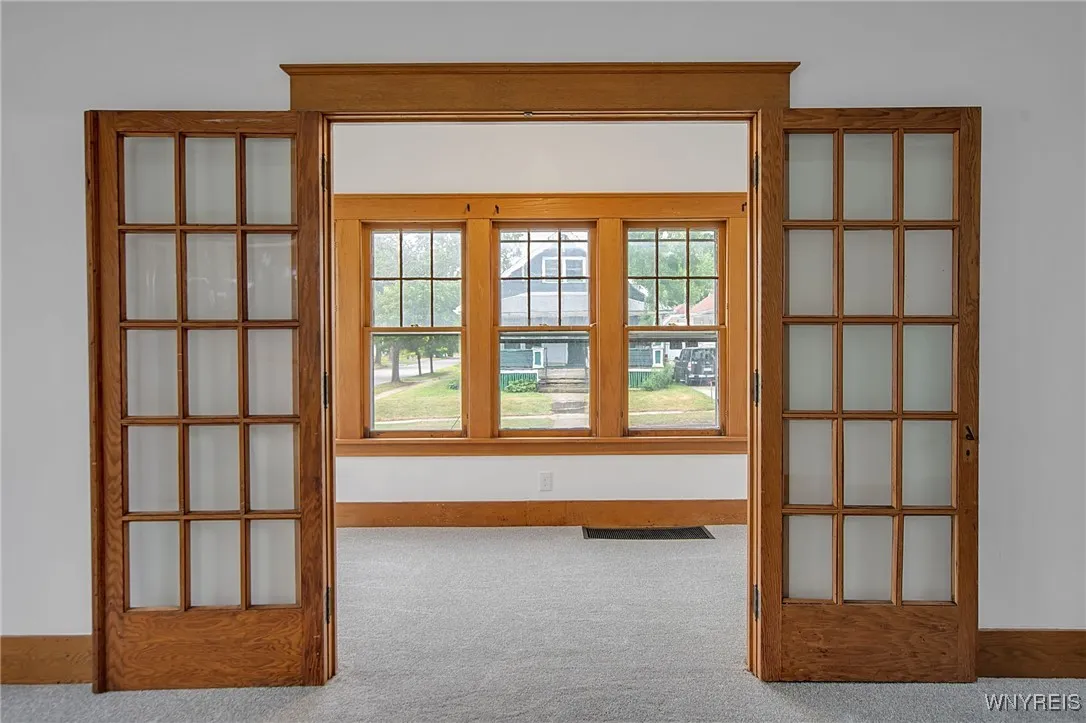 1226 Roselle Avenue, Niagara Falls, New York 14305, Niagara Falls, New York 14305, 5 Bedrooms Bedrooms, 11 Rooms Rooms,2 BathroomsBathrooms,Residential,Closed,1226 Roselle Avenue, Niagara Falls, New York 14305,0,B1632502
