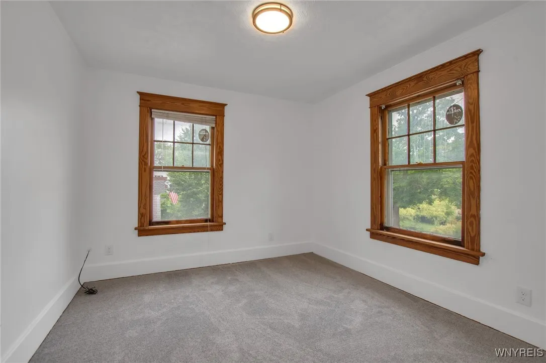 1226 Roselle Avenue, Niagara Falls, New York 14305, Niagara Falls, New York 14305, 5 Bedrooms Bedrooms, 11 Rooms Rooms,2 BathroomsBathrooms,Residential,Closed,1226 Roselle Avenue, Niagara Falls, New York 14305,0,B1632502