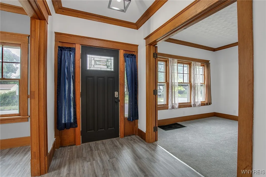 1226 Roselle Avenue, Niagara Falls, New York 14305, Niagara Falls, New York 14305, 5 Bedrooms Bedrooms, 11 Rooms Rooms,2 BathroomsBathrooms,Residential,Closed,1226 Roselle Avenue, Niagara Falls, New York 14305,0,B1632502