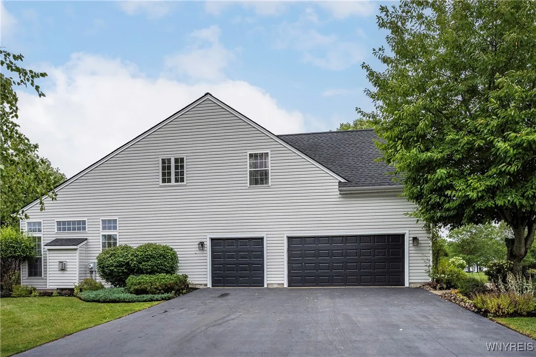 95 Graystone Lane, Orchard Park, New York 14127, Orchard Park, New York 14127, 4 Bedrooms Bedrooms, 11 Rooms Rooms,4 BathroomsBathrooms,Residential,For Sale,95 Graystone Lane, Orchard Park, New York 14127,B1632791