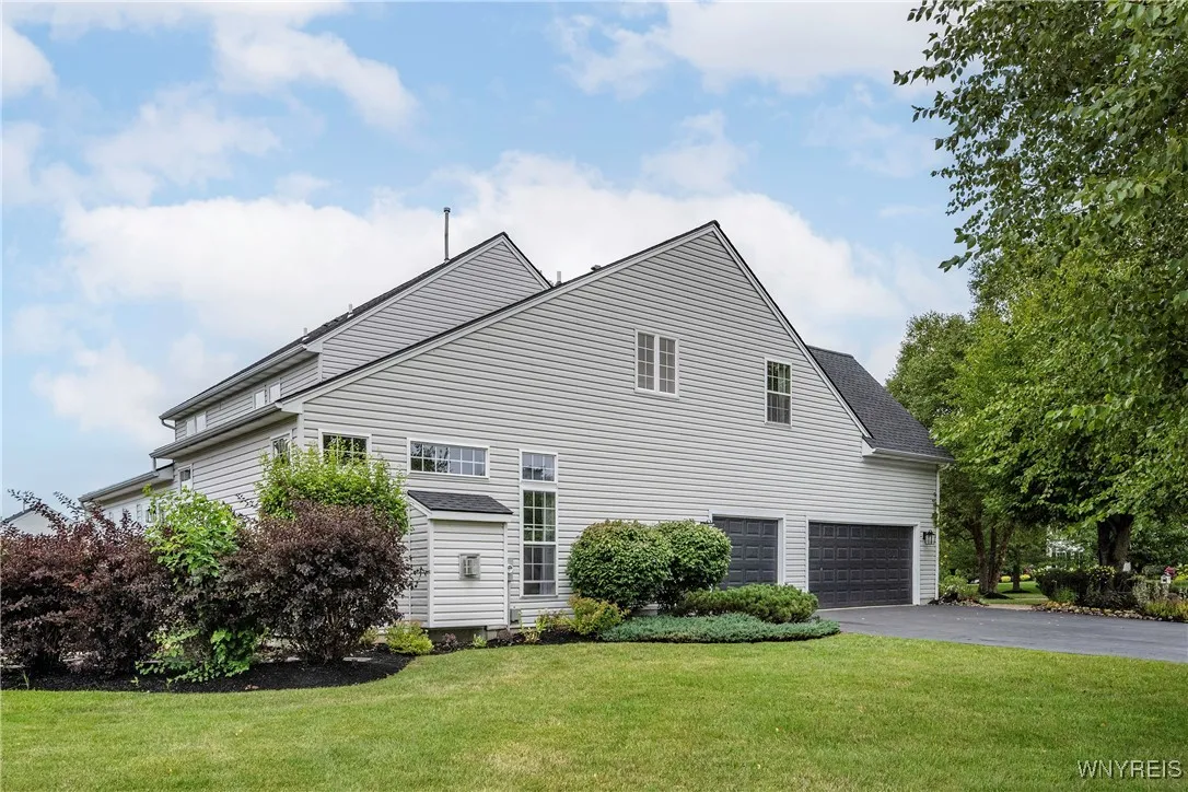 95 Graystone Lane, Orchard Park, New York 14127, Orchard Park, New York 14127, 4 Bedrooms Bedrooms, 11 Rooms Rooms,4 BathroomsBathrooms,Residential,For Sale,95 Graystone Lane, Orchard Park, New York 14127,B1632791