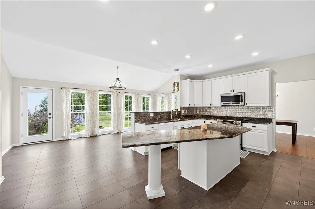 95 Graystone Lane, Orchard Park, New York 14127, Orchard Park, New York 14127, 4 Bedrooms Bedrooms, 11 Rooms Rooms,4 BathroomsBathrooms,Residential,For Sale,95 Graystone Lane, Orchard Park, New York 14127,B1632791