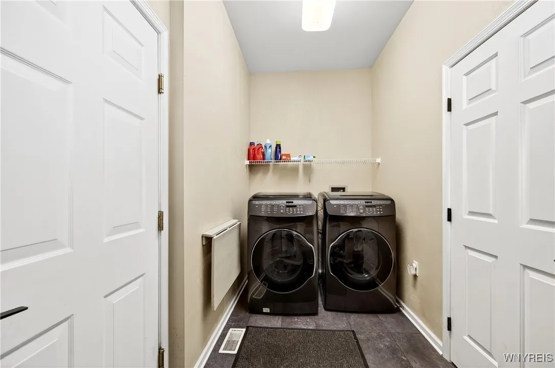 95 Graystone Lane, Orchard Park, New York 14127, Orchard Park, New York 14127, 4 Bedrooms Bedrooms, 11 Rooms Rooms,4 BathroomsBathrooms,Residential,For Sale,95 Graystone Lane, Orchard Park, New York 14127,B1632791