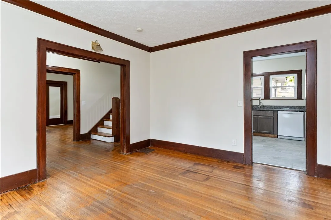 19 Genesee Park Boulevard, Rochester, New York 146, Rochester, New York 14611, 3 Bedrooms Bedrooms, 8 Rooms Rooms,1 BathroomBathrooms,Residential Lease,For Rent,19 Genesee Park Boulevard, Rochester, New York 146,R1632800