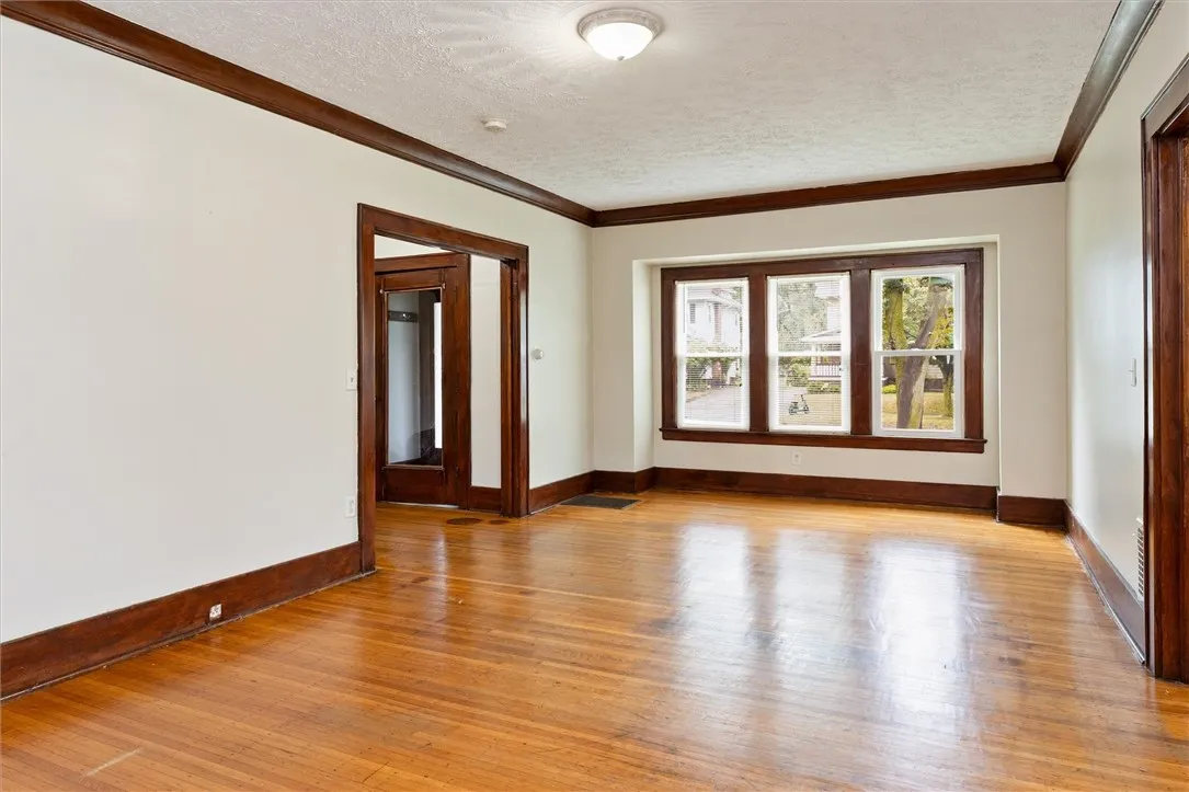 19 Genesee Park Boulevard, Rochester, New York 146, Rochester, New York 14611, 3 Bedrooms Bedrooms, 8 Rooms Rooms,1 BathroomBathrooms,Residential Lease,For Rent,19 Genesee Park Boulevard, Rochester, New York 146,R1632800