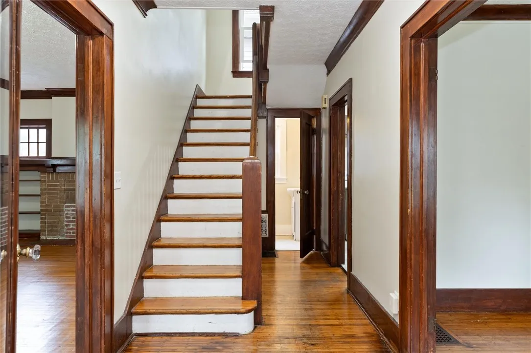 19 Genesee Park Boulevard, Rochester, New York 146, Rochester, New York 14611, 3 Bedrooms Bedrooms, 8 Rooms Rooms,1 BathroomBathrooms,Residential Lease,For Rent,19 Genesee Park Boulevard, Rochester, New York 146,R1632800