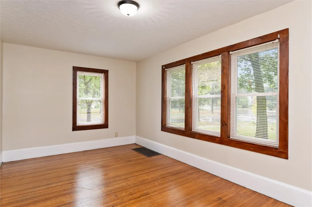 19 Genesee Park Boulevard, Rochester, New York 146, Rochester, New York 14611, 3 Bedrooms Bedrooms, 8 Rooms Rooms,1 BathroomBathrooms,Residential Lease,For Rent,19 Genesee Park Boulevard, Rochester, New York 146,R1632800