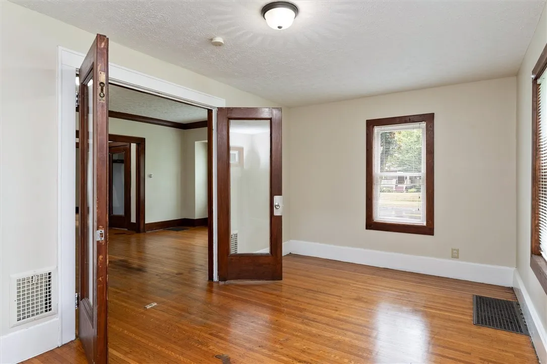 19 Genesee Park Boulevard, Rochester, New York 146, Rochester, New York 14611, 3 Bedrooms Bedrooms, 8 Rooms Rooms,1 BathroomBathrooms,Residential Lease,For Rent,19 Genesee Park Boulevard, Rochester, New York 146,R1632800